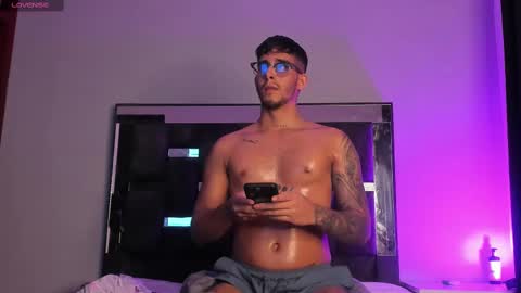   INDEPENDENT MODEL online show from March 7, 5:51 am