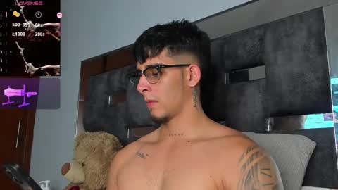   INDEPENDENT MODEL online show from September 15, 4:25 am