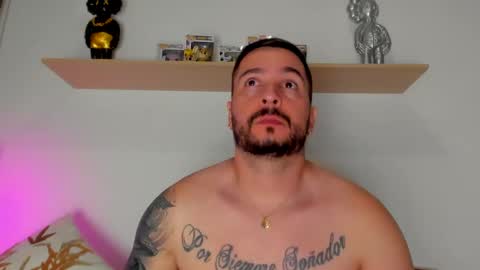 camilo_restrepo21 online show from October 19, 11:52 pm