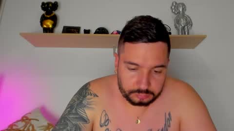 camilo_restrepo21 online show from September 15, 1:41 am