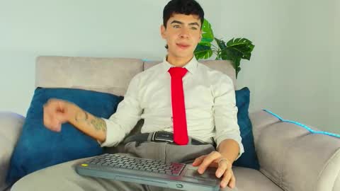 Snapshot of camilo_xcam chatting on October 1, 8:24 pm CAMILO online show from October 1, 8:24 pm