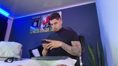 Snapshot of camiloalvarezzz3 chatting on December 2, 1:00 pm CAMILO online show from December 2, 1:00 pm