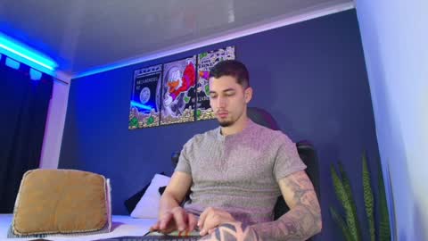 Snapshot of camiloalvarezzz3 chatting on December 20, 12:27 pm CAMILO online show from December 20, 12:27 pm