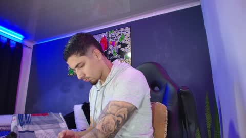 Snapshot of camiloalvarezzz3 chatting on January 15, 12:36 pm CAMILO online show from January 15, 12:36 pm