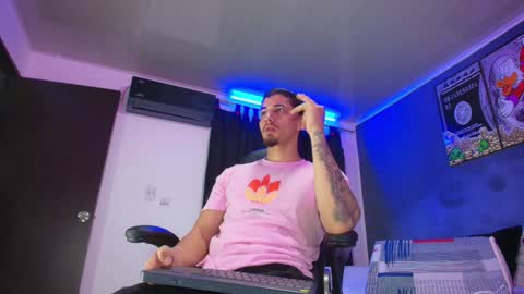 Snapshot of camiloalvarezzz3 chatting on February 10, 1:22 pm CAMILO online show from February 10, 1:22 pm
