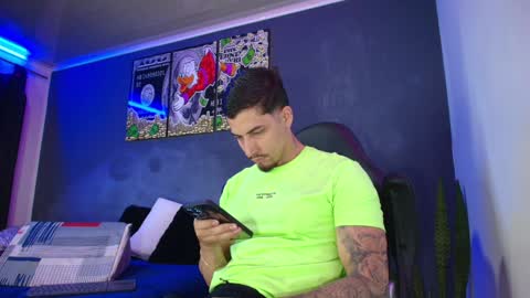 Snapshot of camiloalvarezzz3 chatting on February 5, 1:22 pm CAMILO online show from February 5, 1:22 pm