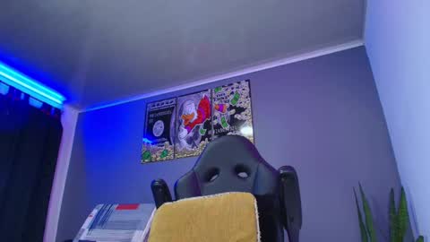 Snapshot of camiloalvarezzz3 chatting on October 6, 7:18 pm CAMILO online show from October 6, 7:18 pm