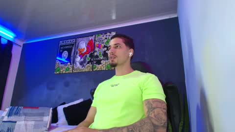 Snapshot of camiloalvarezzz3 chatting on February 12, 10:15 pm CAMILO online show from February 12, 10:15 pm