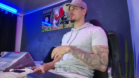 Snapshot of camiloalvarezzz3 chatting on January 27, 10:16 pm CAMILO online show from January 27, 10:16 pm