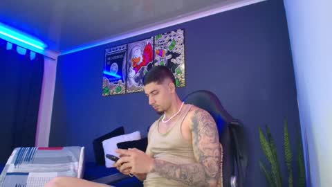 Snapshot of camiloalvarezzz3 chatting on December 15, 1:00 pm CAMILO online show from December 15, 1:00 pm