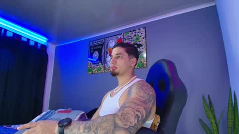 Snapshot of camiloalvarezzz3 chatting on September 22, 11:15 pm CAMILO online show from September 22, 11:15 pm