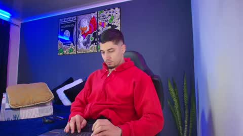 Snapshot of camiloalvarezzz3 chatting on December 7, 12:13 pm CAMILO online show from December 7, 12:13 pm