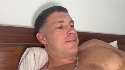 Snapshot of capt_oliver chatting on October 18, 4:17 am follow my twitter online show from October 18, 4:17 am