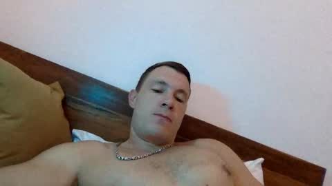 Snapshot of capt_oliver chatting on October 5, 5:44 am follow my twitter online show from October 5, 5:44 am