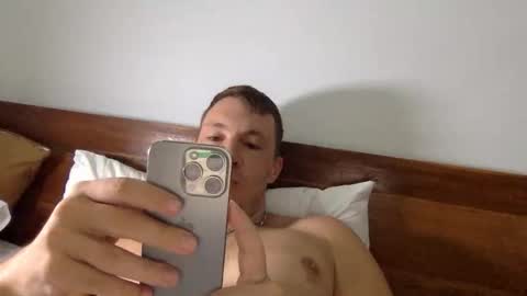 Snapshot of capt_oliver chatting on October 3, 4:17 am follow my twitter online show from October 3, 4:17 am