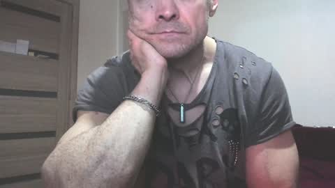 Snapshot of carin_the_body chatting on December 19, 12:13 am Laz online show from December 19, 12:13 am