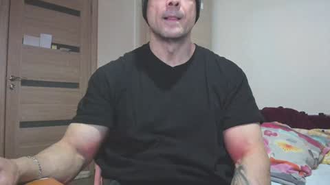 Snapshot of carin_the_body chatting on December 7, 6:21 am Laz online show from December 7, 6:21 am