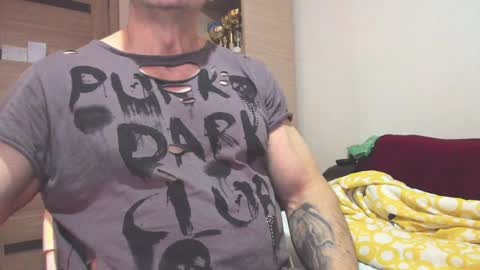Snapshot of carin_the_body chatting on January 12, 2:19 pm Laz online show from January 12, 2:19 pm