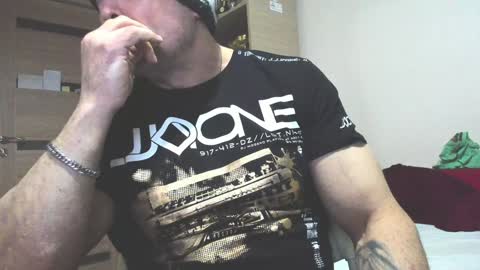 Snapshot of carin_the_body chatting on January 21, 4:44 am Laz online show from January 21, 4:44 am