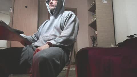 Snapshot of carin_the_body chatting on December 31, 12:04 pm Laz online show from December 31, 12:04 pm