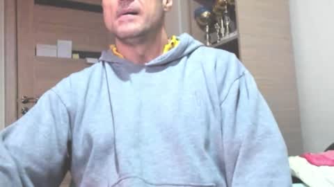 Laz online show from November 19, 9:47 pm