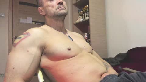 Snapshot of carin_the_body chatting on December 22, 2:28 am Laz online show from December 22, 2:28 am