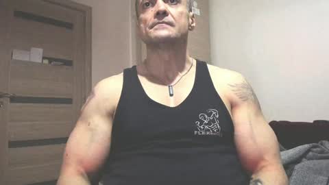 Snapshot of carin_the_body chatting on December 16, 5:54 pm Laz online show from December 16, 5:54 pm