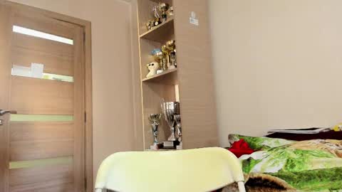 Snapshot of carin_the_body chatting on February 24, 2:48 pm Laz online show from February 24, 2:48 pm