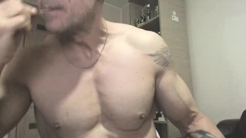 Snapshot of carin_the_body chatting on September 15, 11:17 pm Laz online show from September 15, 11:17 pm