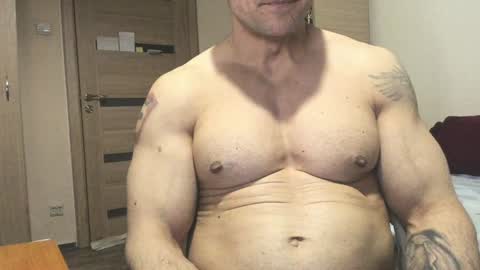Snapshot of carin_the_body chatting on February 2, 12:40 am Laz online show from February 2, 12:40 am
