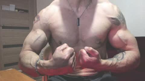 Snapshot of carin_the_body chatting on December 20, 8:01 pm Laz online show from December 20, 8:01 pm