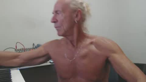 carlos online show from April 20, 11:51 pm