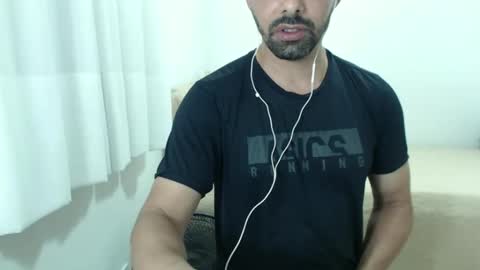 Snapshot of cashmastermuscle77 chatting on December 20, 2:30 am cashmastermuscle77 online show from December 20, 2:30 am