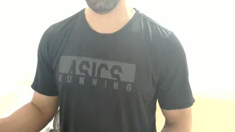 Snapshot of cashmastermuscle77 chatting on December 19, 10:56 am cashmastermuscle77 online show from December 19, 10:56 am