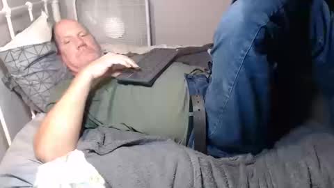 Snapshot of casinocam chatting on October 18, 5:23 am CasinoCam online show from October 18, 5:23 am