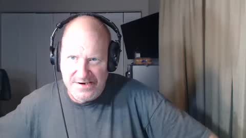 Snapshot of casinocam chatting on October 16, 12:51 am CasinoCam online show from October 16, 12:51 am