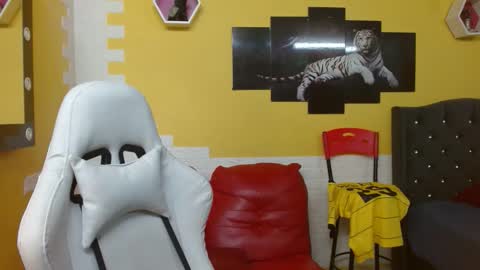 chacorta_ online show from April 22, 1:16 pm