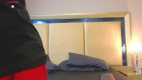 charlesbrown_ online show from February 10, 2:11 pm