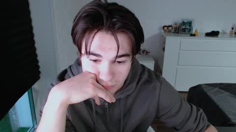 Snapshot of charleshanson69 chatting on October 18, 12:32 pm charleshanson69 online show from October 18, 12:32 pm