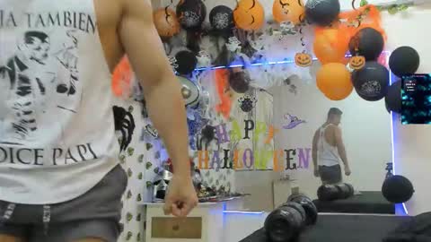 Snapshot of choreythaiylor chatting on October 15, 3:19 pm Chorey Thaylor online show from October 15, 3:19 pm