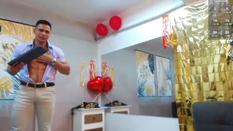 Snapshot of choreythaiylor chatting on March 8, 2:49 pm Chorey Thaylor online show from March 8, 2:49 pm