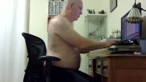 chris2002b online show from March 2, 4:50 am