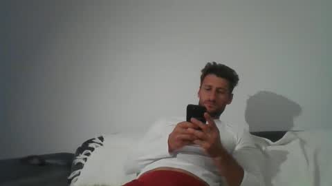 Snapshot of chrisaron chatting on October 3, 3:44 am chrisaron online show from October 3, 3:44 am