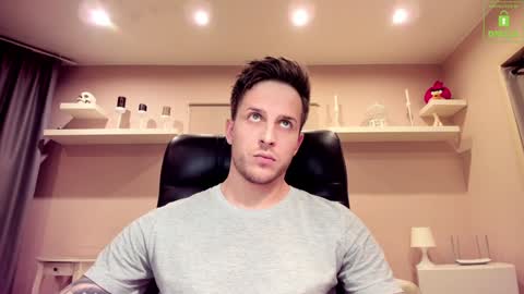 Chris online show from February 8, 10:19 pm