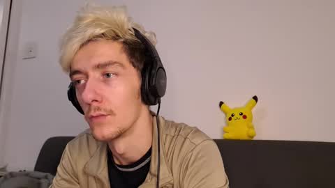 Christopher online show from October 19, 1:21 am