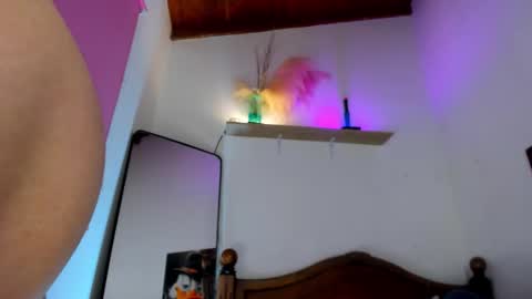 Snapshot of chrisstianford chatting on October 9, 11:53 pm Hi dont forguet to follow me    online show from October 9, 11:53 pm