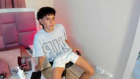 Chris online show from June 7, 8:05 pm