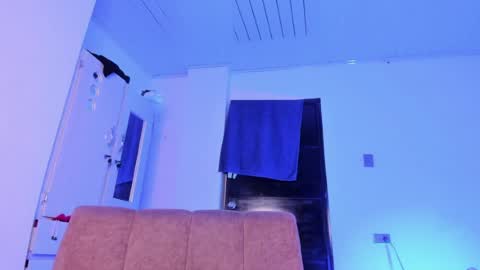 cj_davis1 online show from April 24, 3:09 am