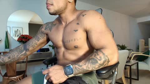 Snapshot of clark_strong chatting on January 20, 7:46 pm clark_strong online show from January 20, 7:46 pm