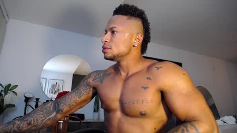 Snapshot of clark_strong chatting on December 10, 8:38 pm clark_strong online show from December 10, 8:38 pm